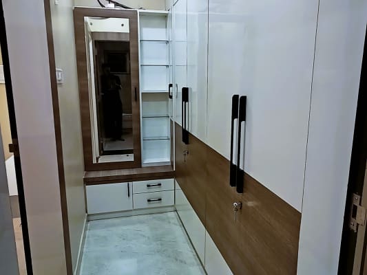 Walk-in-Closet-with-Dressing-Unit-Design