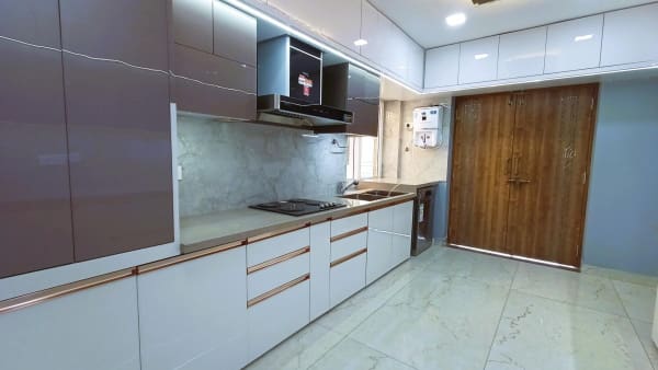 Modular-Kitchen-Design-with-Acrylic-Finish-15