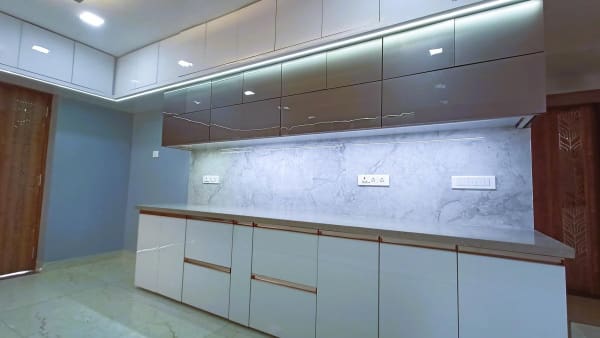 Modular-Kitchen-Design-with-Acrylic-Finish-16