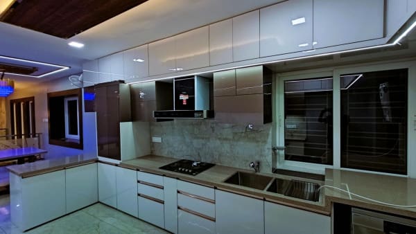 Modular-Kitchen-Design-with-Acrylic-Finish-2