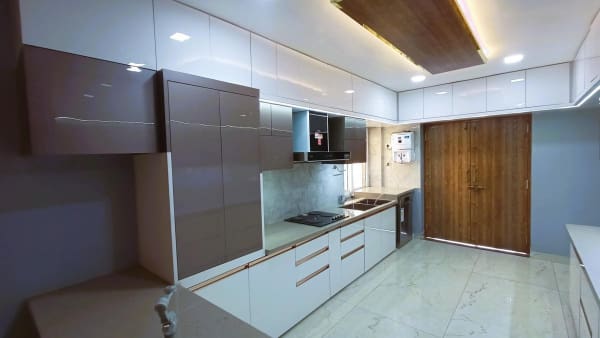 Modular-Kitchen-Design-with-Acrylic-Finish-8